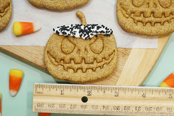 Halloween Jack-O-Lantern Pumpkin Dog Treats - 6 Natural Pumpkin Cookies for Dogs