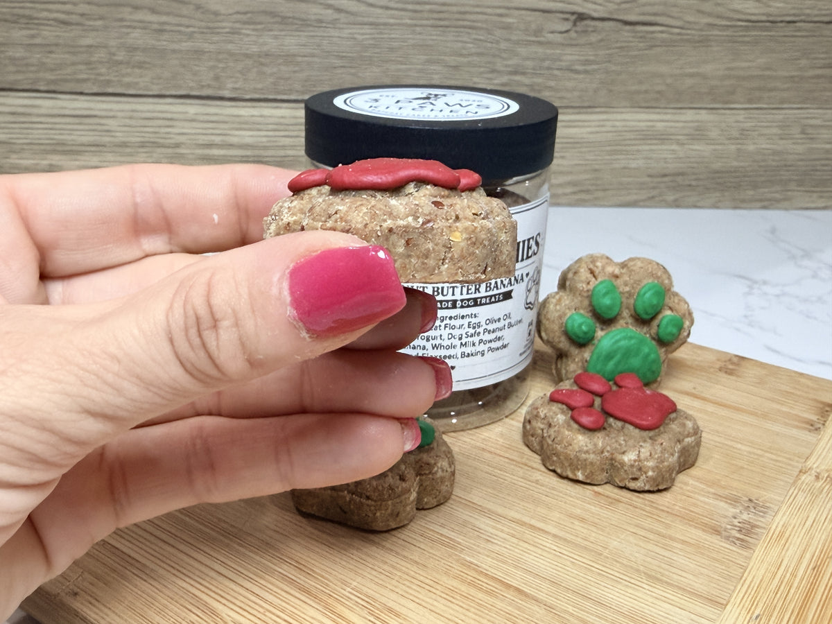 Christmas Cake Crunchies – Peanut Butter Banana Holiday Dog Treats