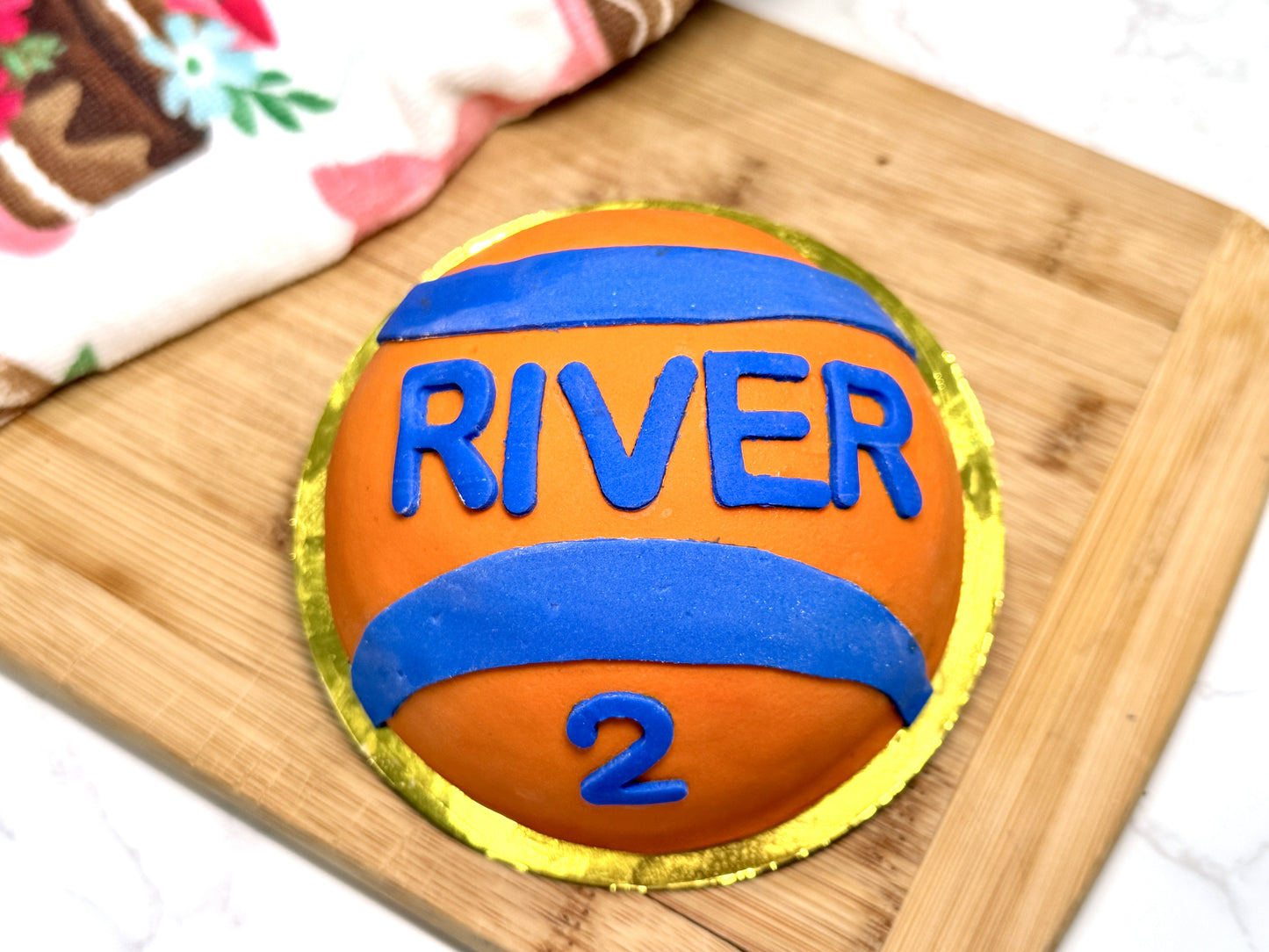 🎾 Tennis Ball Shaped Dog Birthday Cake – All-Natural Peanut Butter & Banana Dog Cake